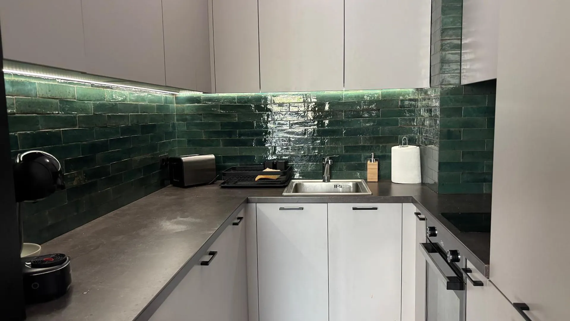 Madrid: A Modern 2-Bedroom Apartment With Parking Sofía